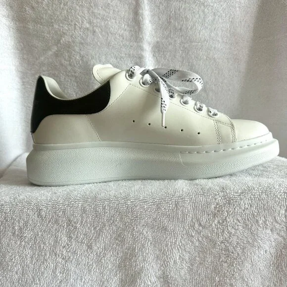 Men\'s Oversized Sneaker in White/black Men main image 3